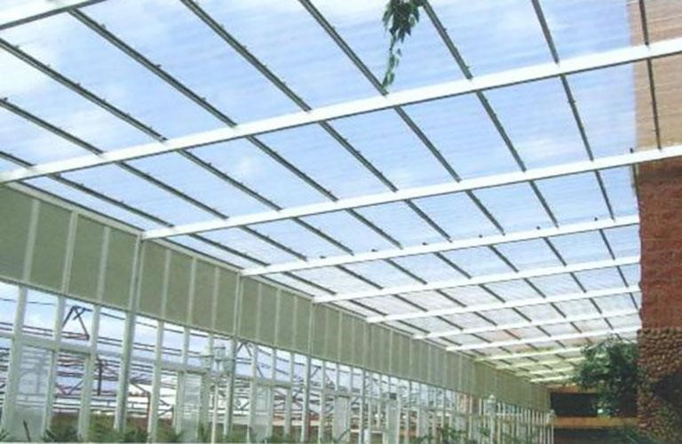 Ưu nhược điểm của tấm lợp lấy sáng Polycarbonate